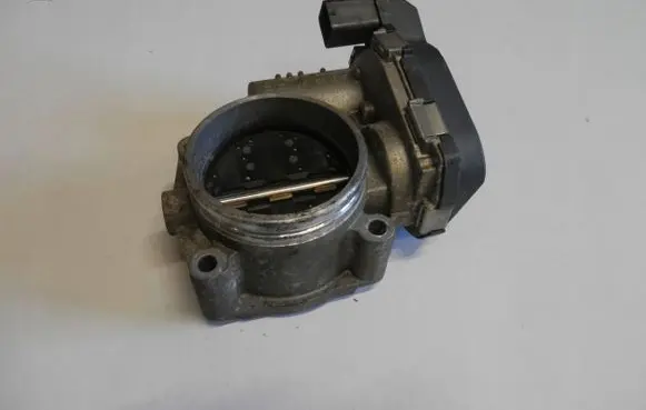 BMW 1 E81 E87 Throttle valve 7561066
