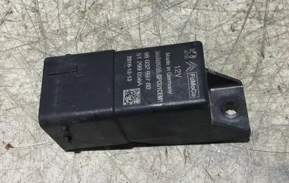 Peugeot Expert Glow plug pre-heat relay 9803299780 51299058A
