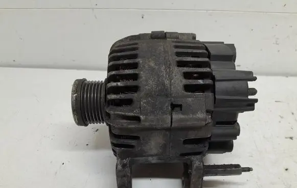 Volkswagen Golf V Generator/alternator 03C903023G