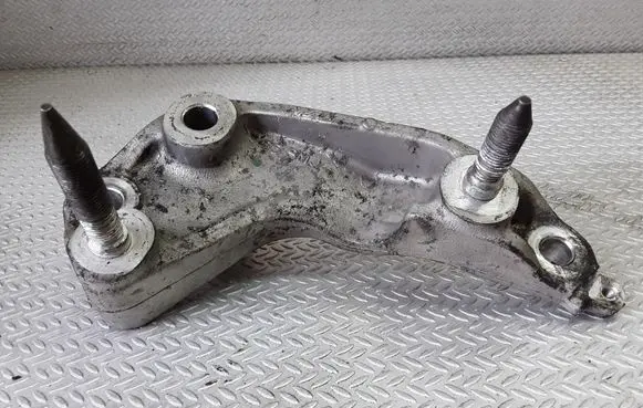 Honda CR-V Gearbox mounting bracket
