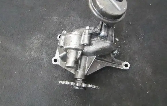 Mercedes-Benz Vito Viano W638 Oil pump 6061810801 r6041810520