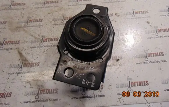 Nissan Qashqai+2 Engine mount bracket