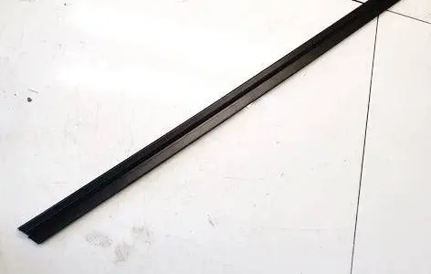 Skoda Octavia Mk2 (1Z) Front door glass trim molding 1Z0837479A