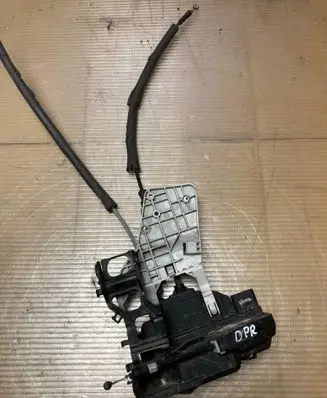 Hyundai Santa Fe Front door lock 813202B060