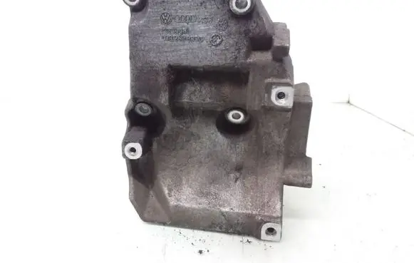 Audi A4 S4 B5 8D A/C compressor mount bracket 038260885C