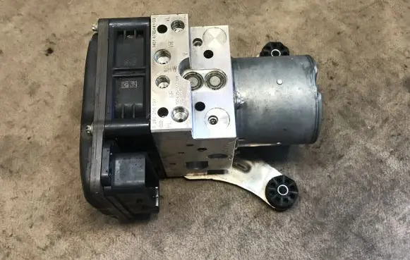 BMW 5 F10 F11 ABS Pump 6860154