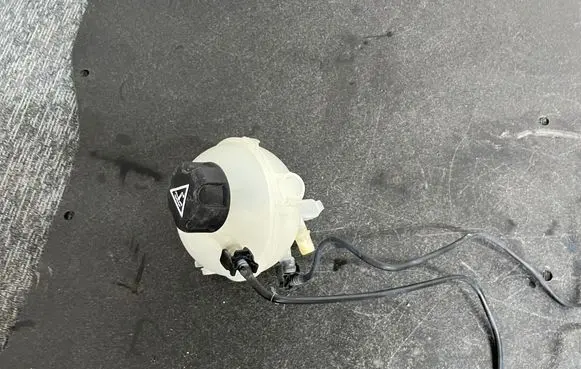 Peugeot Expert Coolant expansion tank/reservoir 9821049380