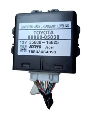 Toyota Avensis T250 Light module LCM 8996005030