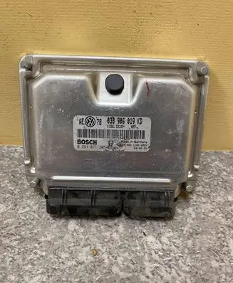 Volkswagen PASSAT B5 Engine control unit/module 038906019KD 0281011205 1039S01966