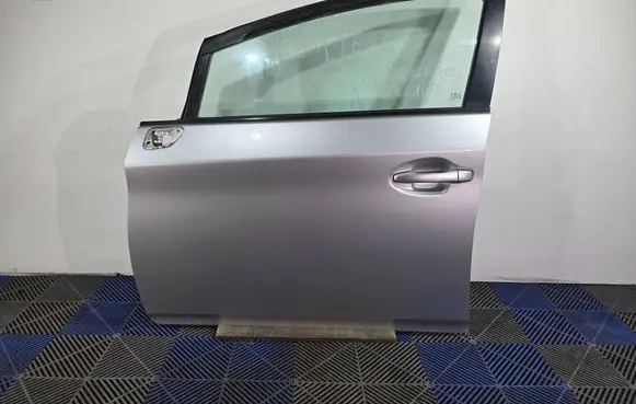 Toyota Prius (XW30) Front door