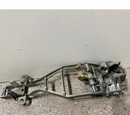 Porsche Cayenne (9PA) Front door exterior handle/bracket 7L0837885B