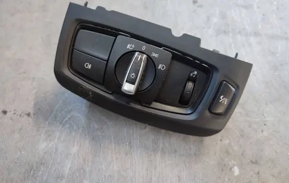 BMW 2 F46 Light switch 9311723