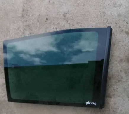 Nissan Terrano Side middle window/glass