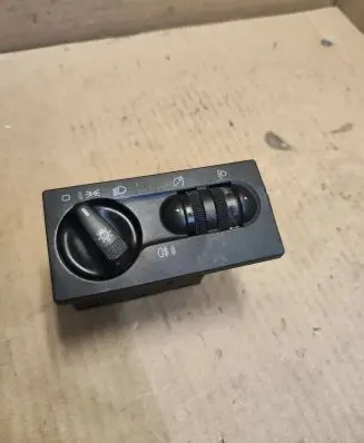 Volkswagen Golf III Light switch 1H6941531M