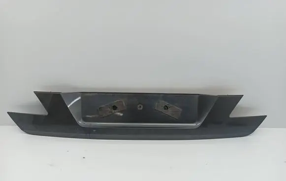 BMW 7 E65 E66 Tailgate trim 7133637