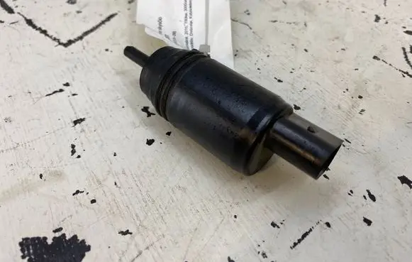 BMW 4 F32 F33 Headlight washer pump 7217792