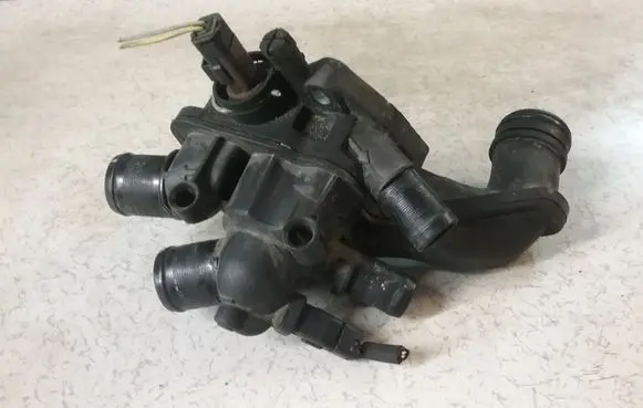 Thermostat/thermostat housing
