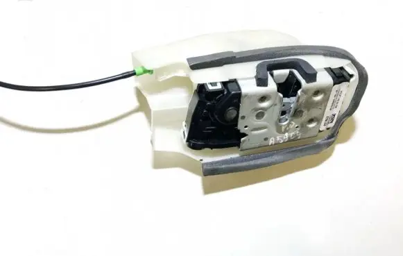 Tesla Model 3 Front door lock 106896300m 1068963-00-m