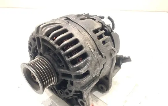 Volkswagen Golf V Generator/alternator 03C903023D