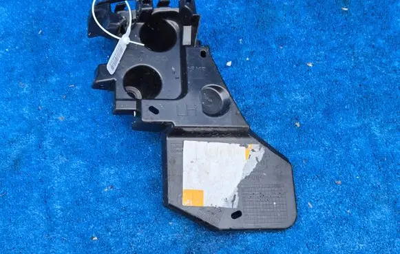 BMW 5 G60 G61 Rear bumper mounting bracket 5A0F8B1