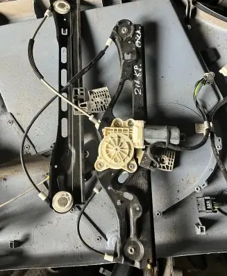 Mercedes-Benz E W211 Front door window regulator motor A2118202942 993626101