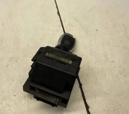 Mercedes-Benz E W211 Ignition lock 2115451408 33002209 8006768650206192