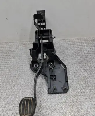 Peugeot Expert Brake pedal P1002510