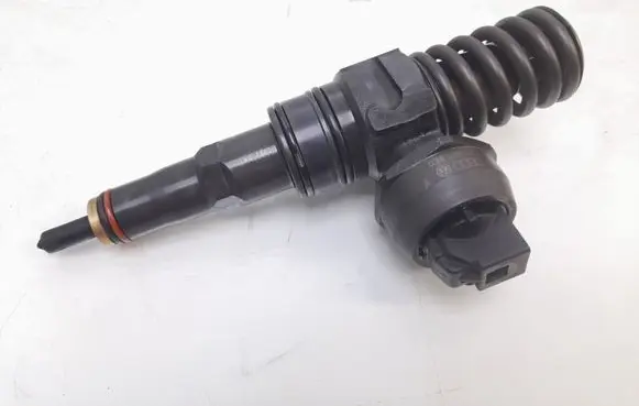 Volkswagen Golf V Fuel injector 038130073AG 0414720215