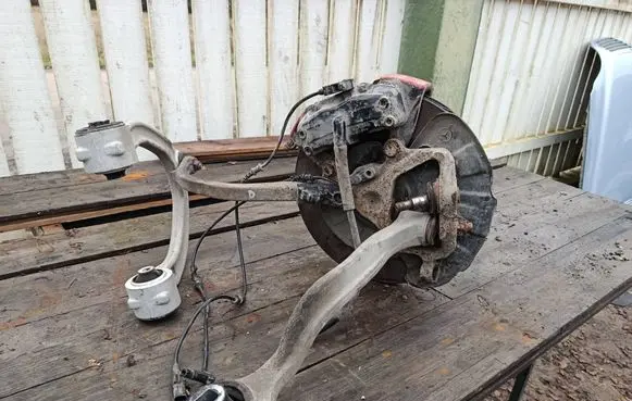 Mercedes-Benz S W220 Front wheel hub spindle knuckle 20704704