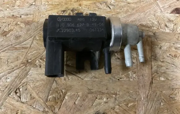 Volkswagen PASSAT B6 Turbo solenoid valve 1J0906627B 72290345 06T334