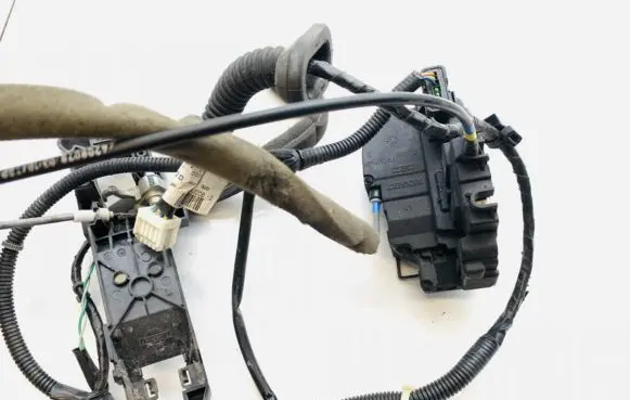 Nissan Note (E11) Rear door lock