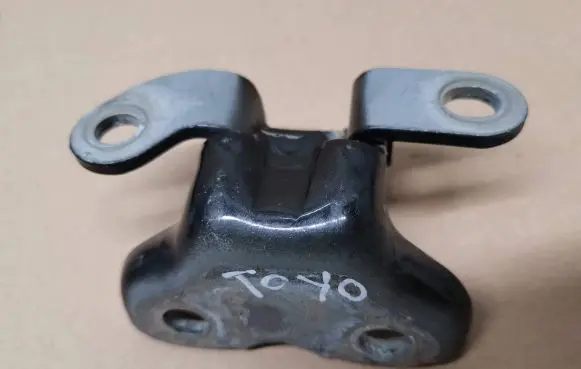 Toyota Avensis T250 Front door lower hinge 49Y5TA