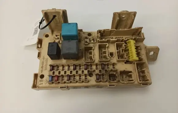 Toyota Avensis T250 Fuse box set 82641CA020F