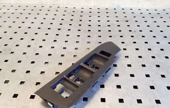 Chevrolet Captiva Front door window switch trim 