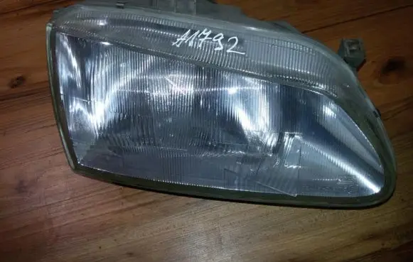 Renault Megane I Headlight/headlamp 7701672735