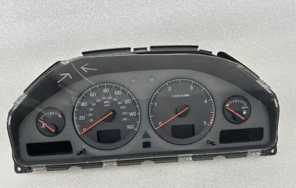 Volvo XC70 Speedometer (instrument cluster) 8637997 8602475 69294650T