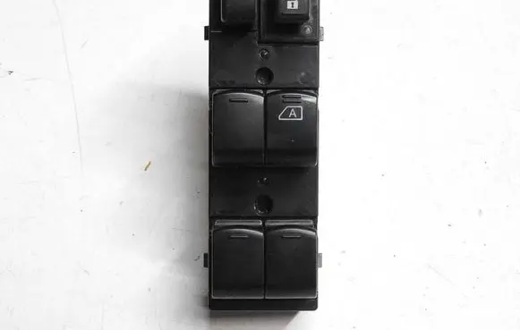 Nissan Note (E12) Electric window control switch gw98w4f