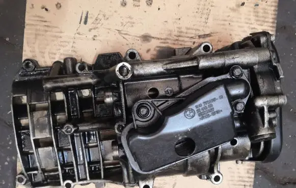BMW 3 E90 E91 Oil pump 8052011