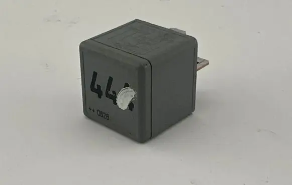 Audi Q7 4L Other relay 1J0927841 V23134A52X400