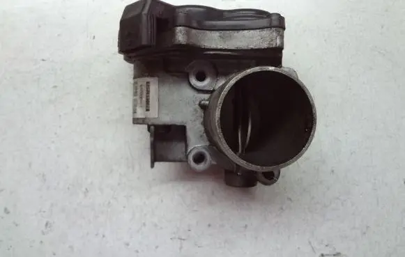 Renault Megane III Throttle valve 8200987453B