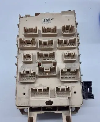 Toyota Yaris Fuse module XPPT20GF10