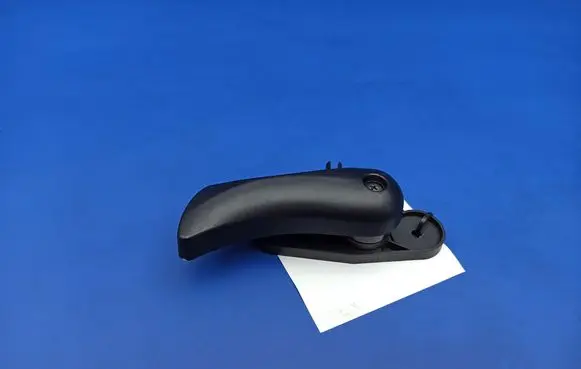 BMW 6 E63 E64 Engine bonnet (hood) release handle 51437112350 22339910 7112350