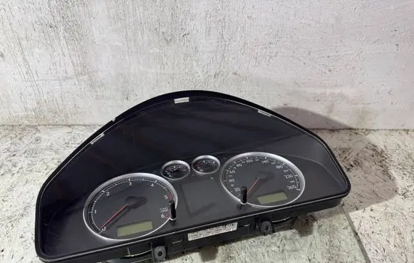 Speedometer (instrument cluster)
