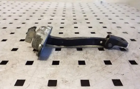 Toyota RAV 4 (XA30) Rear door check strap stopper