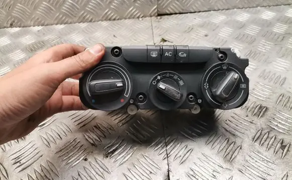 Audi A3 S3 A3 Sportback 8P Climate control unit 3c2820045a