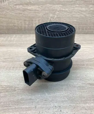 Volkswagen PASSAT B6 Mass air flow meter 074906461B 0281002461