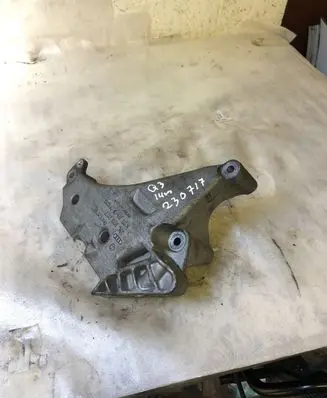 Audi Q3 8U Engine mounting bracket 03l199207