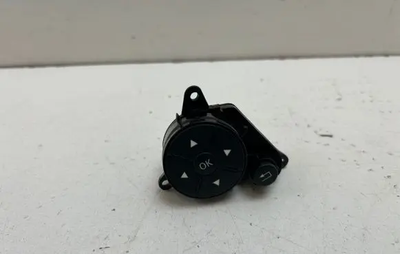 Steering wheel buttons/switches