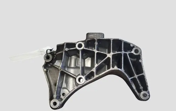 Volvo V40 Generator/alternator bracket 31430702