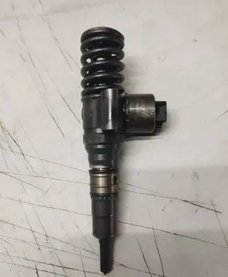 Volkswagen Touran I Fuel injector 03G130073G